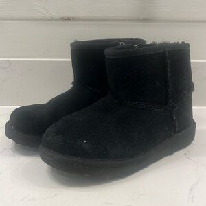 Girls black UGGs side, zipper size 4 good condition